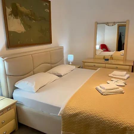 Rita In Centre Tiran